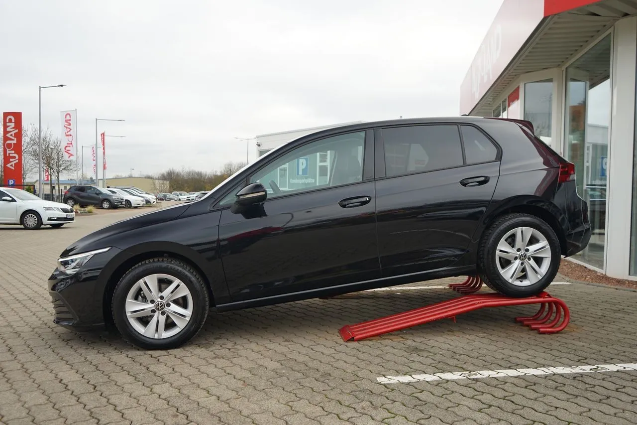 Volkswagen Golf VIII 1.5 TSI Life Navi...  Image 3