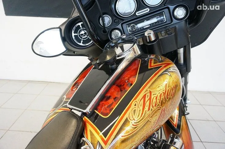 Harley-Davidson FLHTCU Image 3